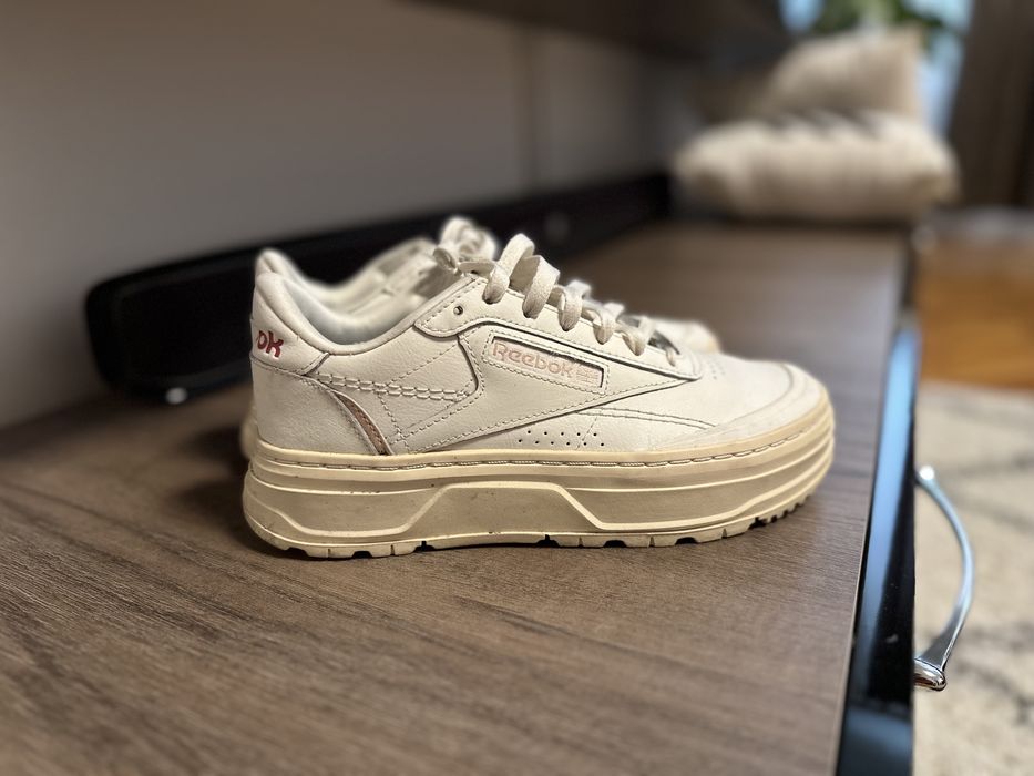 Vând Adidași Reebok