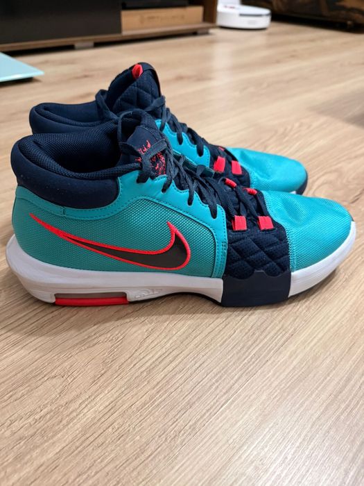 Мъжки баскетболни маратонки Lebron Witness VII
