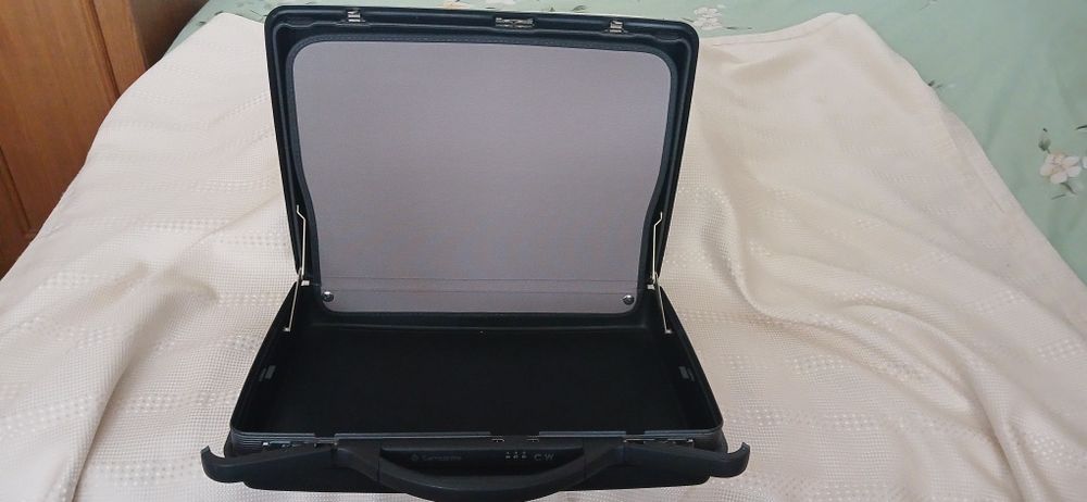 Diplomat/ servieta Samsonite Business rigidă  cu cifru ,Nouă