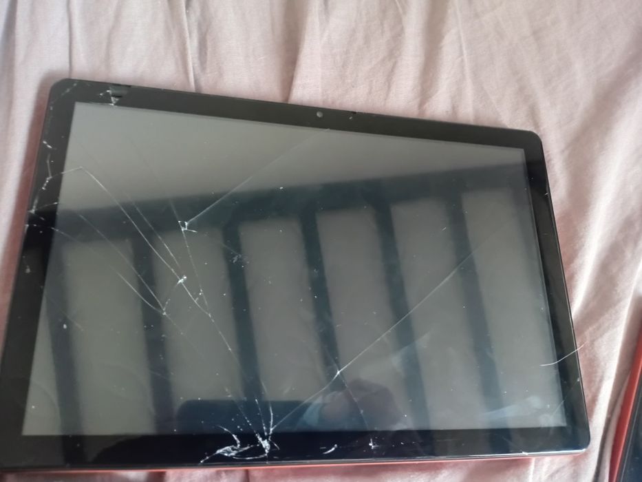 Продам сломанный планшет OZCT 17 MAX LG