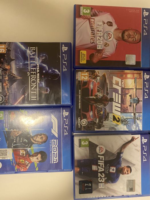 Vând consolă ps4 în stare excelentă+2 controllere+jocuri