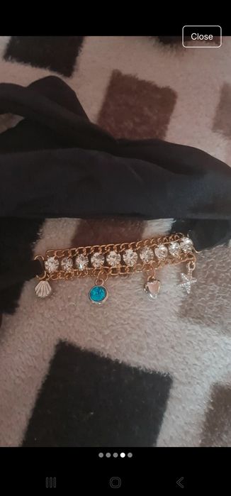 Costum de baie nou, L