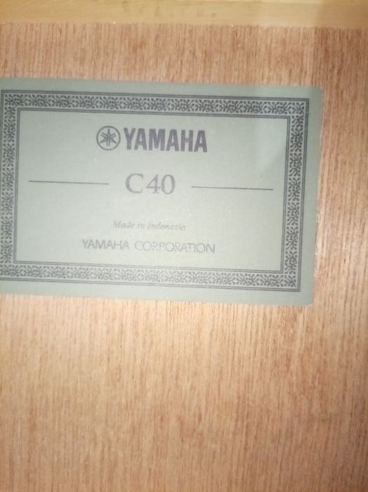 Продается классическая гитара