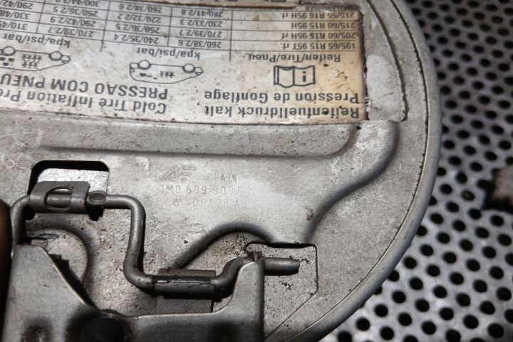 Usita rezervor 7M0809905F 1H0010092L 7M0809905F 1H0010092L Volkswagen