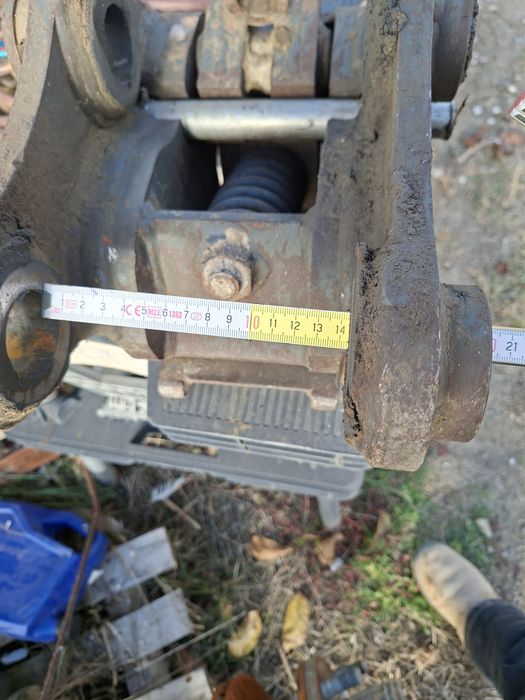 Cupe si prindere rapida  mecanica miniexcavator  2,5-3,5 tone