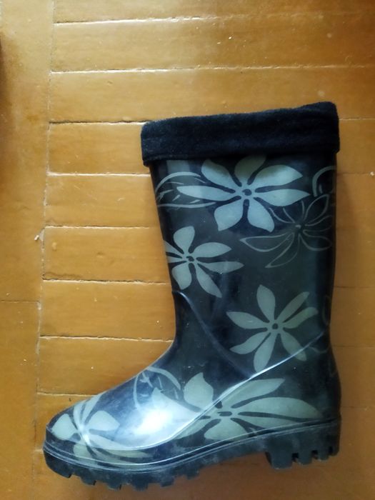 Продаю резиновые сапоги 40 размер