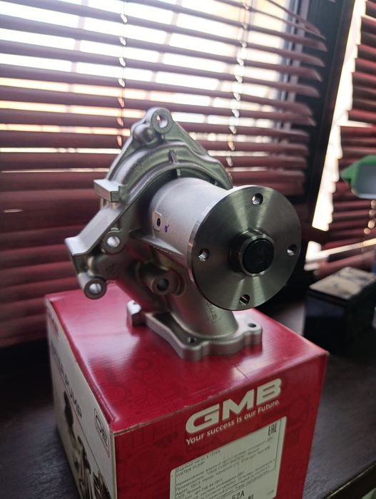 Помпа водяной MITSUBISHI 4D56