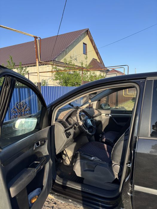 Volkswagen Touran Минивен