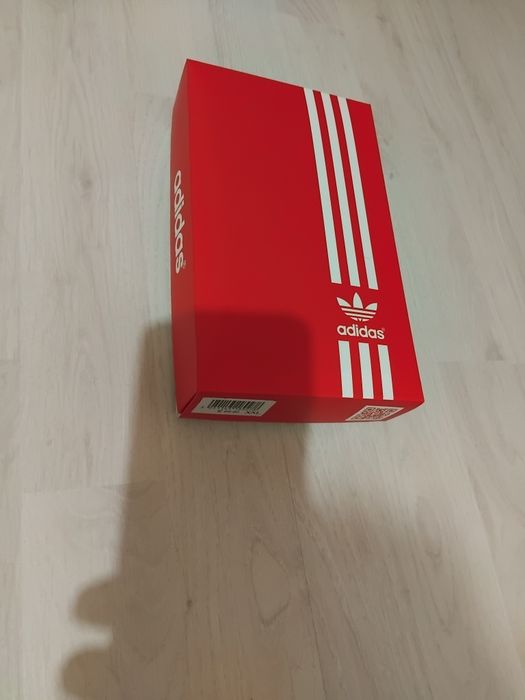 Boxeri băieți Nike și Adidas.