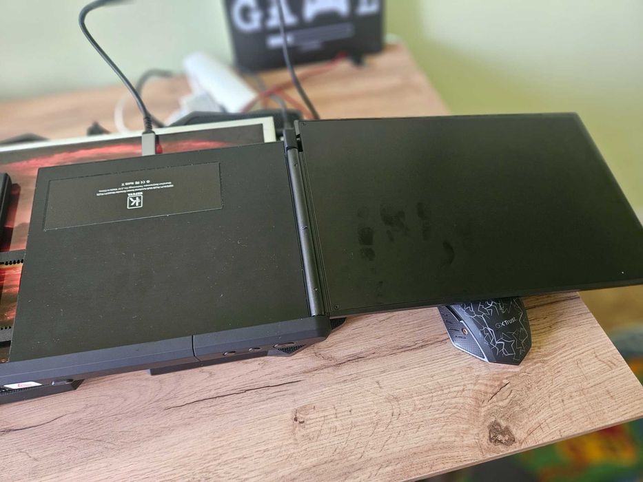 monitor extensibil pentru laptop