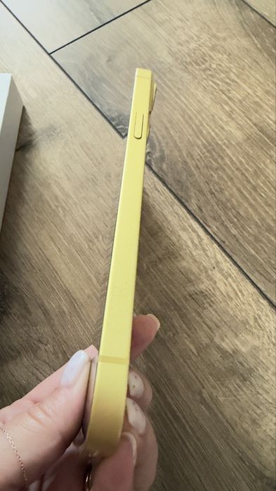 iPhone 14 plus Galben