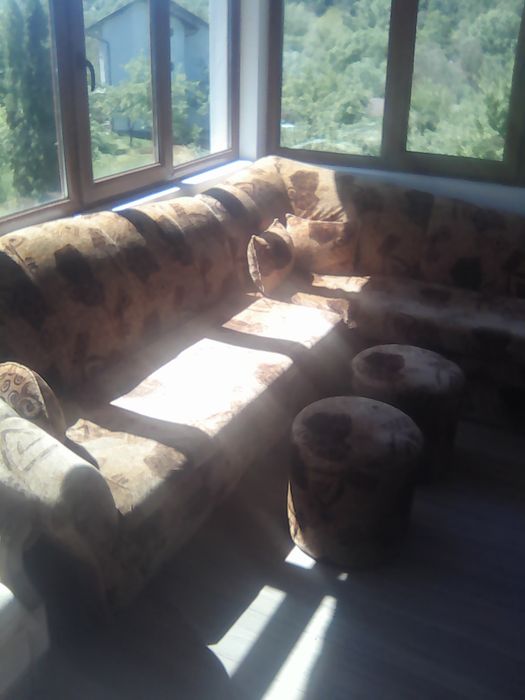 Продавам  запазени дивани ,