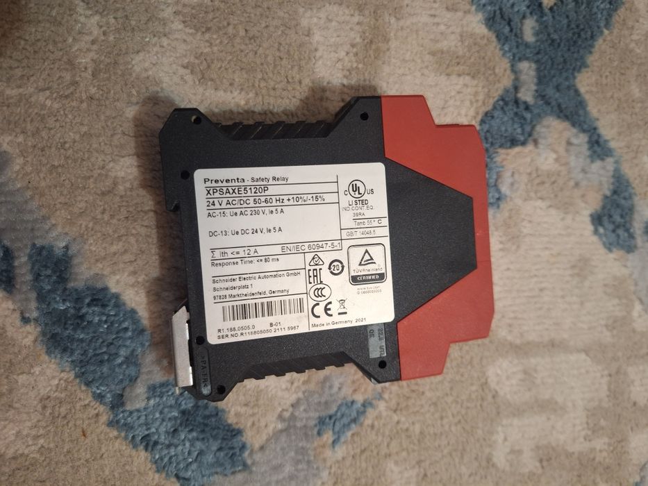 Сэфти реле шнайдер. XPS-AXE