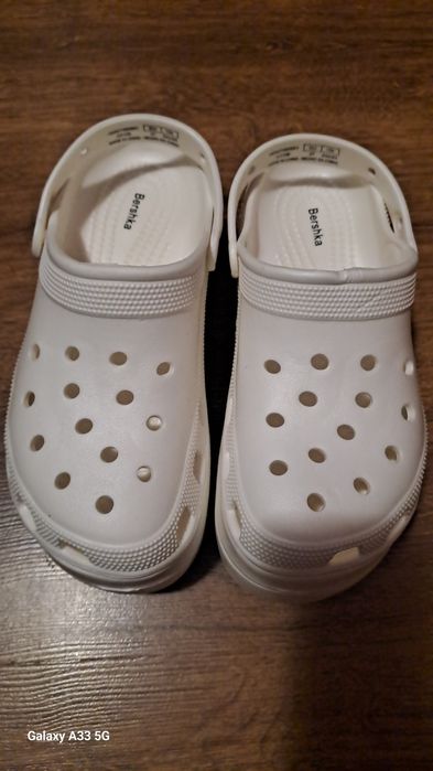 Дамски кроксове BERSHKA