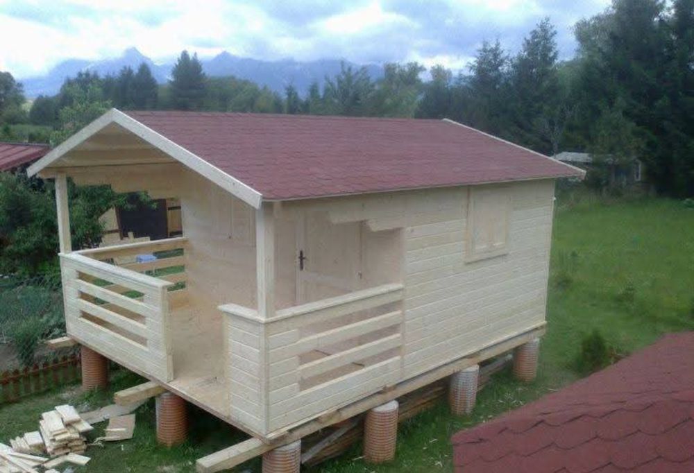 Vindem cabanute din lemn