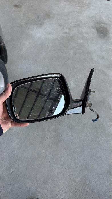 Боковое зеркало