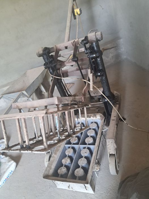 Shlakabulokni apart ishlab turibdi