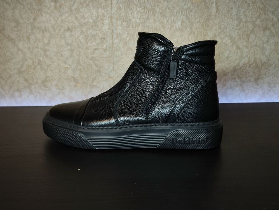 Нови кожени обувки Baldinini в черно