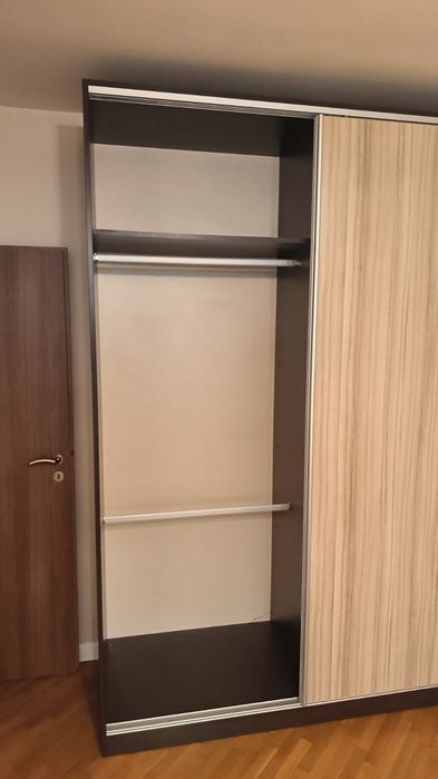 Гардероб с плъзгащи врати
