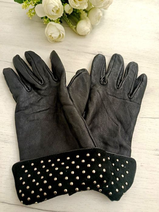 Женская перчатка  кожные скидка  80.000