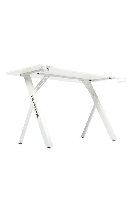 Стол для компьютера прочный,в идельном состоянии.