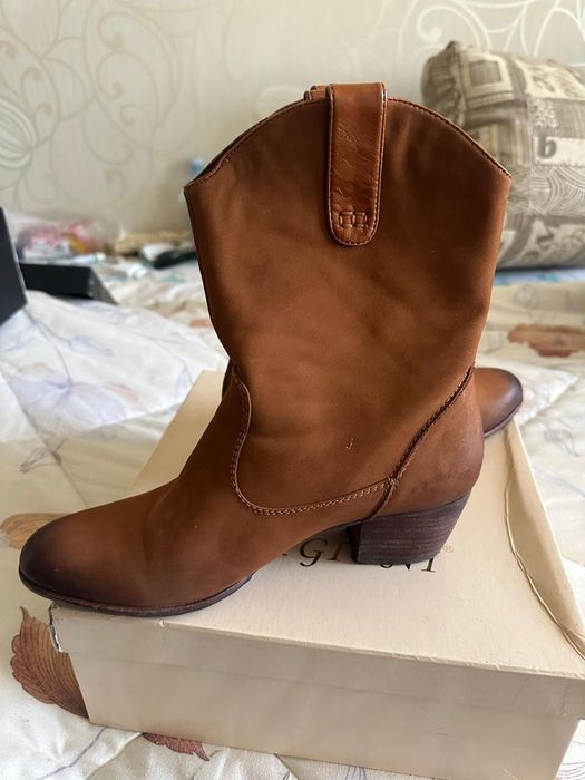 Продам женскую обувь