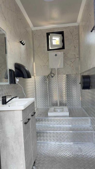 Общественный туалет из металлоконструкции