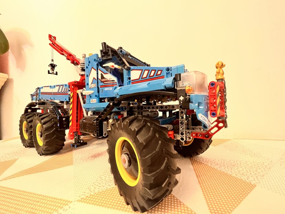 LEGO TEHNIC 42070 6x6 Camion remorcare