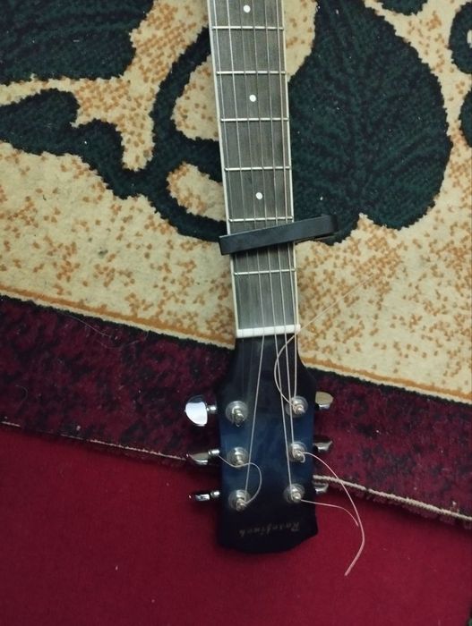 Срочно сотилади Гитара акустическая размер 41