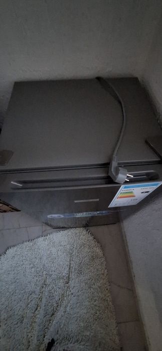 Холодильник,среднего размера,серый