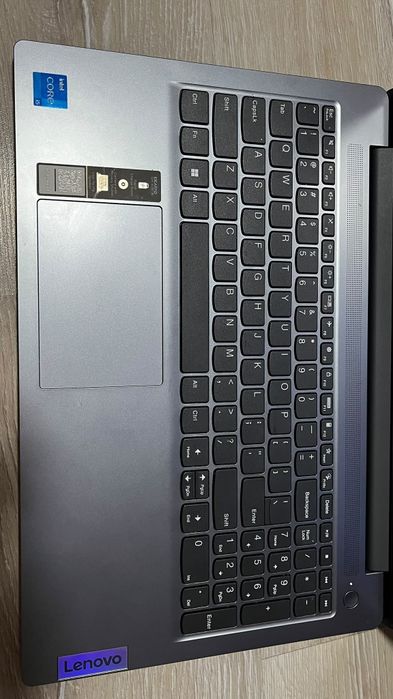 Laptop Lenovo IdeaPad Slim 3 15IAH8 | i5-12450H, 8GB, 512GB SSD, Win 11 Licențiat + Ghiozdan ca