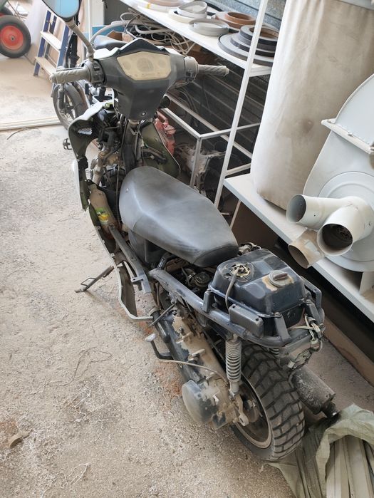 Скутер, полуживой.