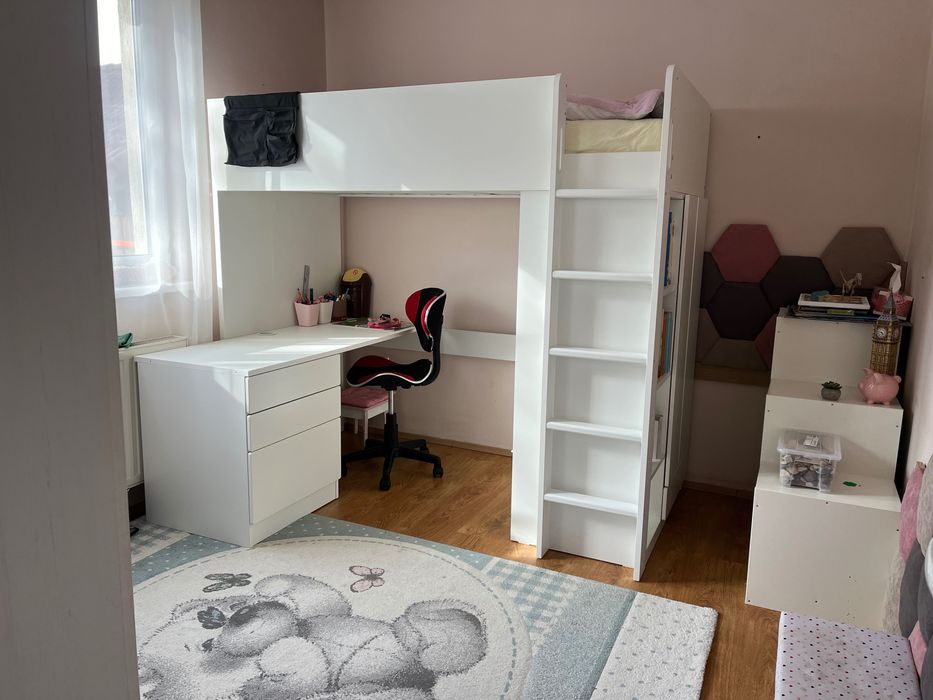 Pat supraetajat cu birou Ikea Smastad