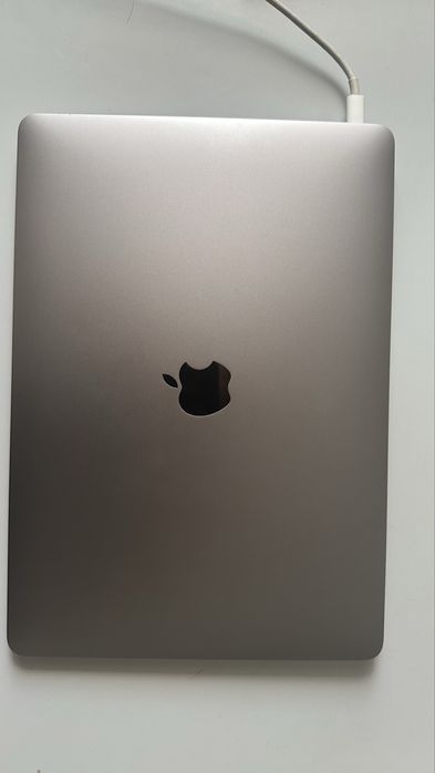MacBook Air M1 (8/256 GB) сатылады