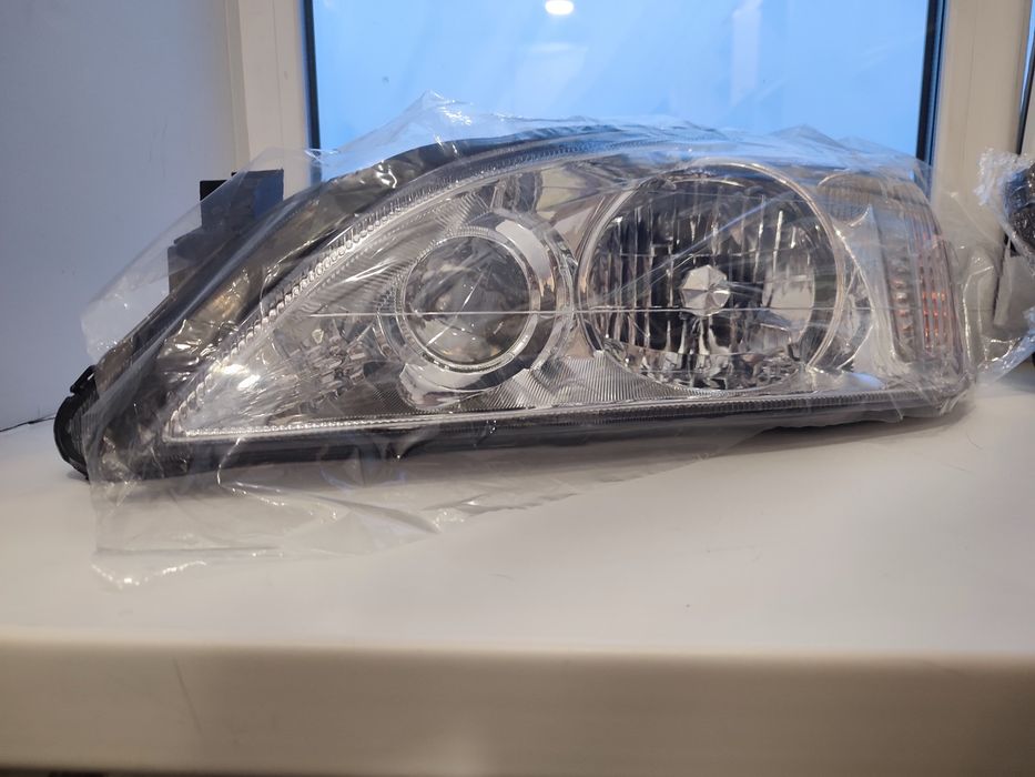 Продам передние новые фары