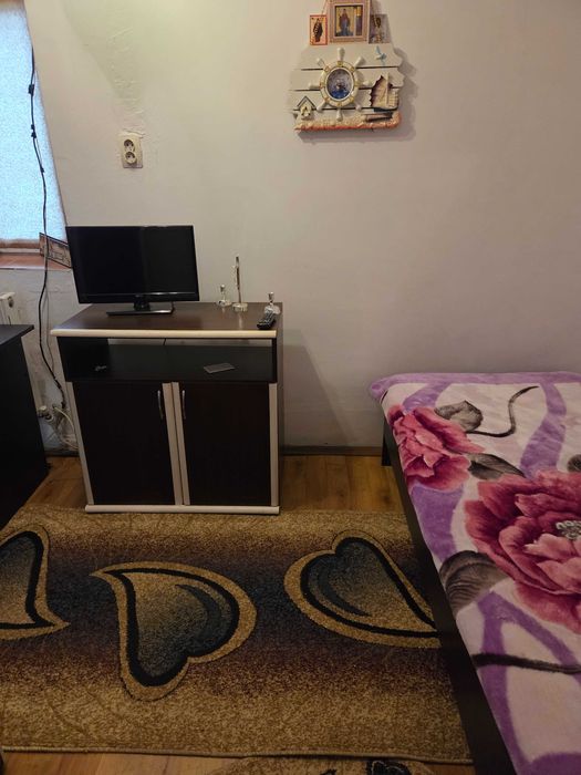 Set mobilă dormitor complete: Șifonier mare 4 ușii cu oglindă + Pat 1 persoană + Comodă TV