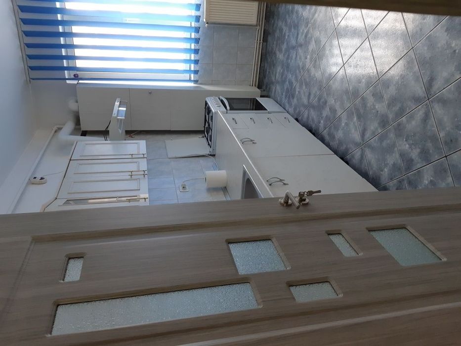 Închiriez ap 2 camere , decomandat