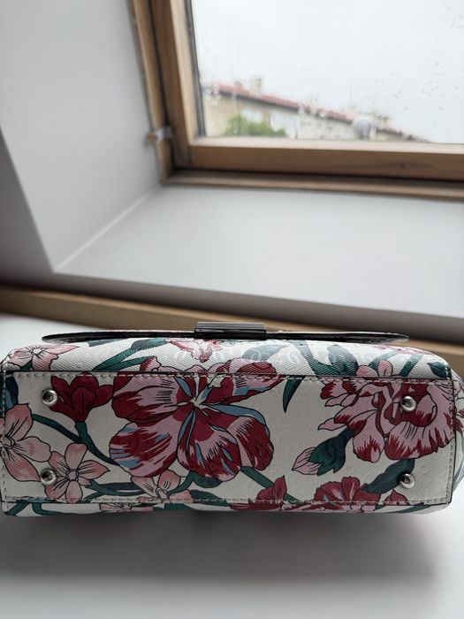 Дамска чанта Guess