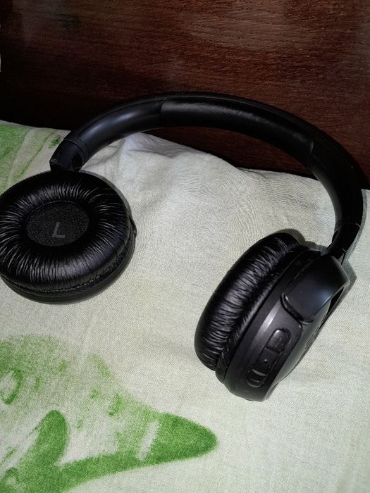 Продам наушники  jbl