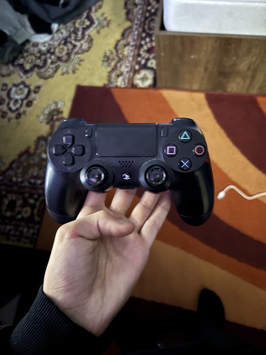 Vand playstation 4 in stare perfecta!