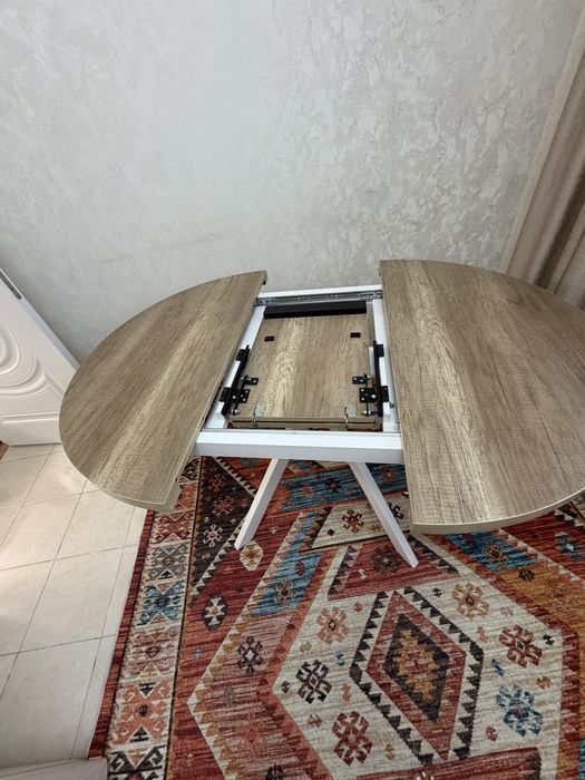 Стол кухонный , стулья