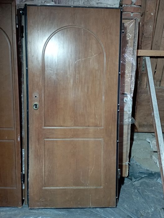 Двойна блиндирана врата