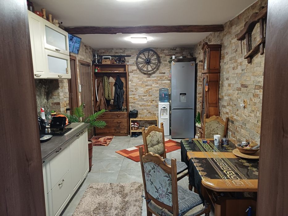 Apartament decomandat două camere Rovine