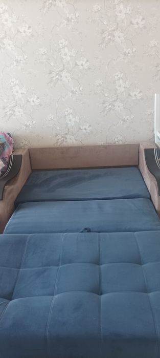 СРОЧНО продам диван двухместный