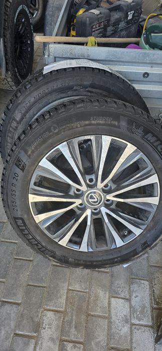 Диски с шинами на Лексус ЛХ600