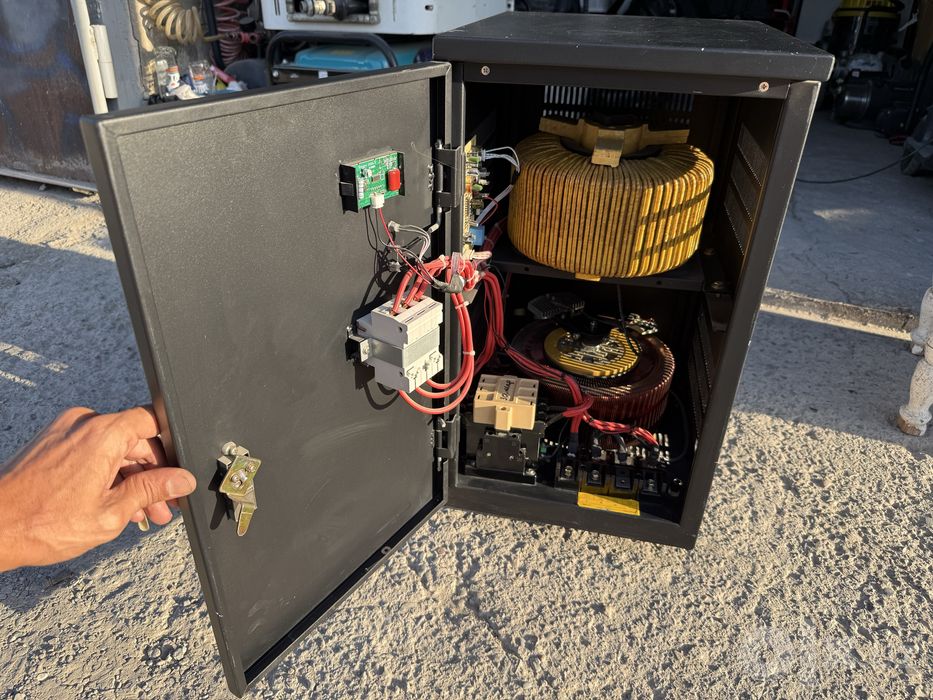 * AVT 20 KVA оригинальный латерный стабилизатор в отличном состоянии