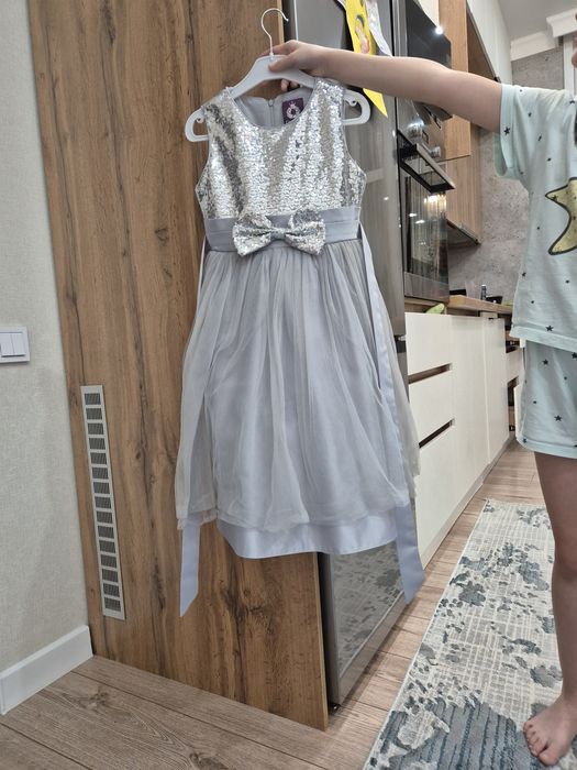 Продам платья на девочку