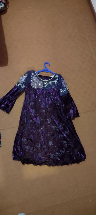 Kiyimlar yangi va 1 . 2 marta kiyilgan