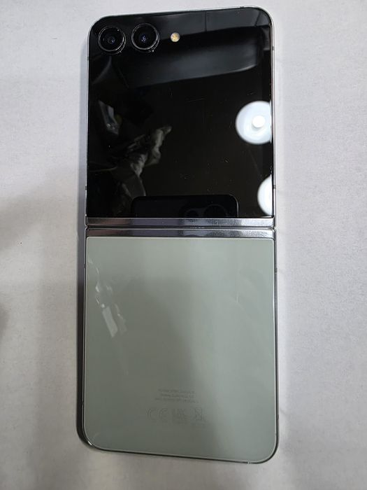 Samsung Galaxy Flip5  5G  Mint 256GB 8GB-RAM Liber de retea Stare EXCELENTA