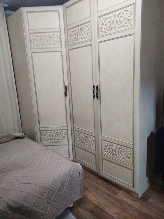 СРОЧНО!  Продается шкаф для одежды угловой